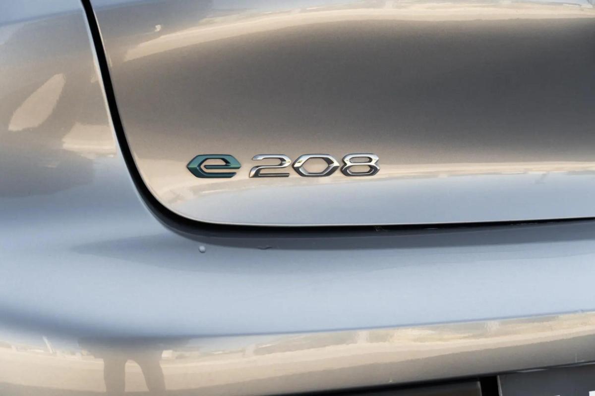peugeot-e-208-2022-eletrico-0cc