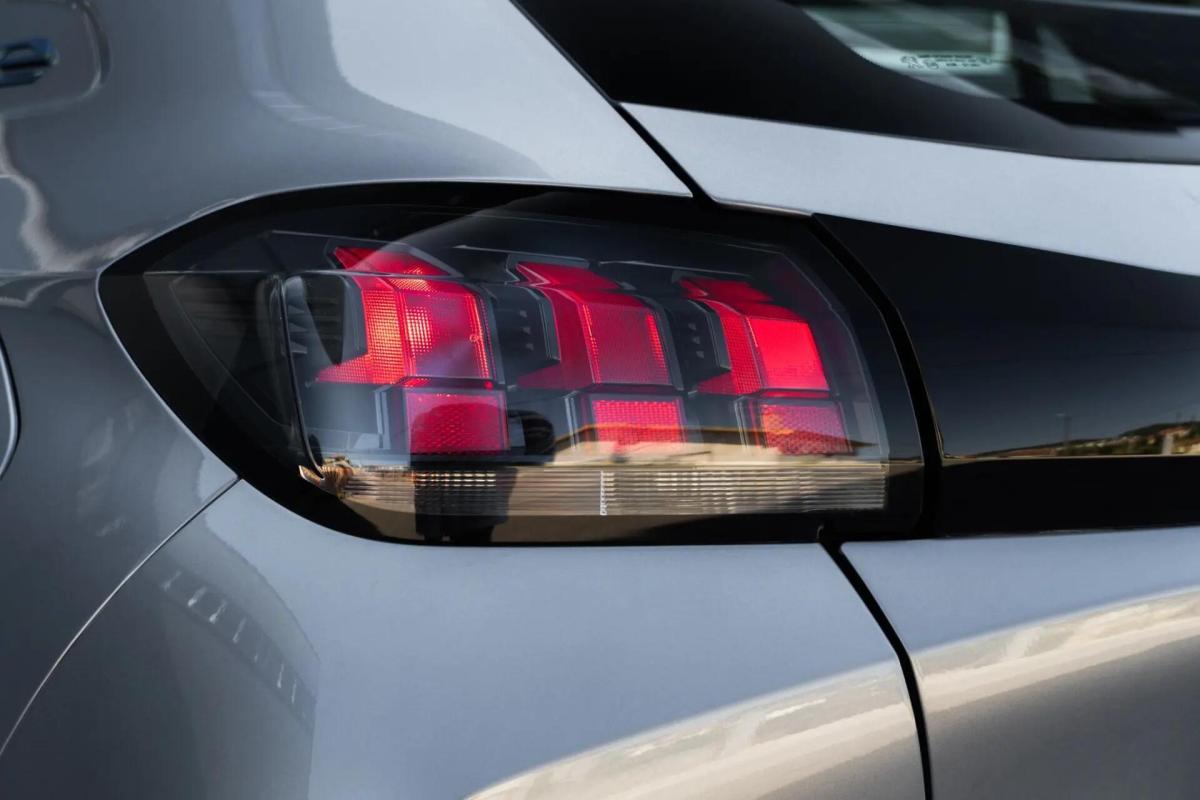 peugeot-e-208-2022-eletrico-0cc
