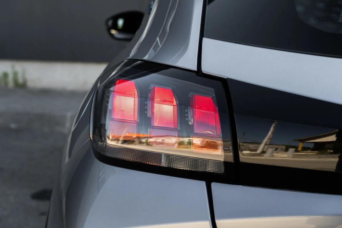 peugeot-e-208-2022-eletrico-0cc