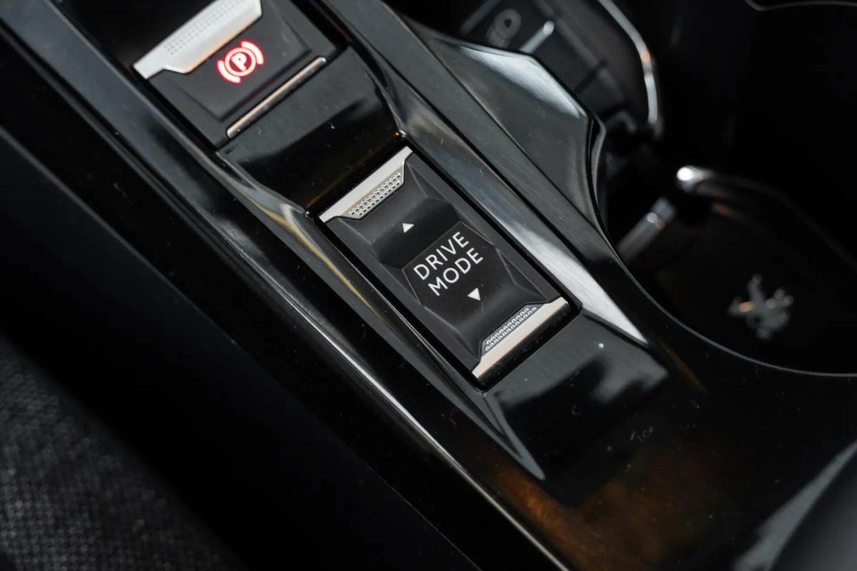 peugeot-e-208-2022-eletrico-0cc