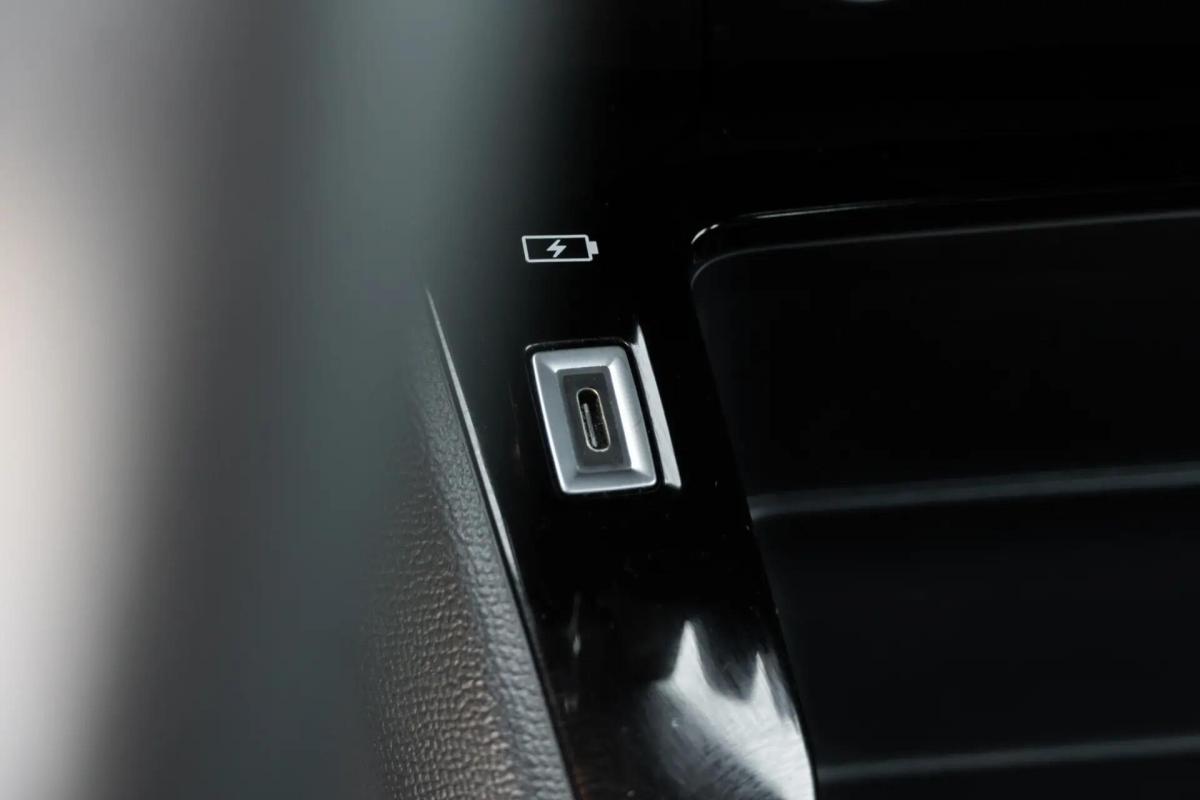 peugeot-e-208-2022-eletrico-0cc