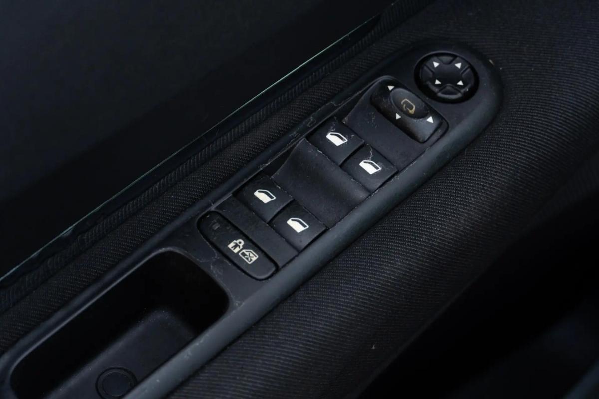 peugeot-3008-2012-diesel-1560cc
