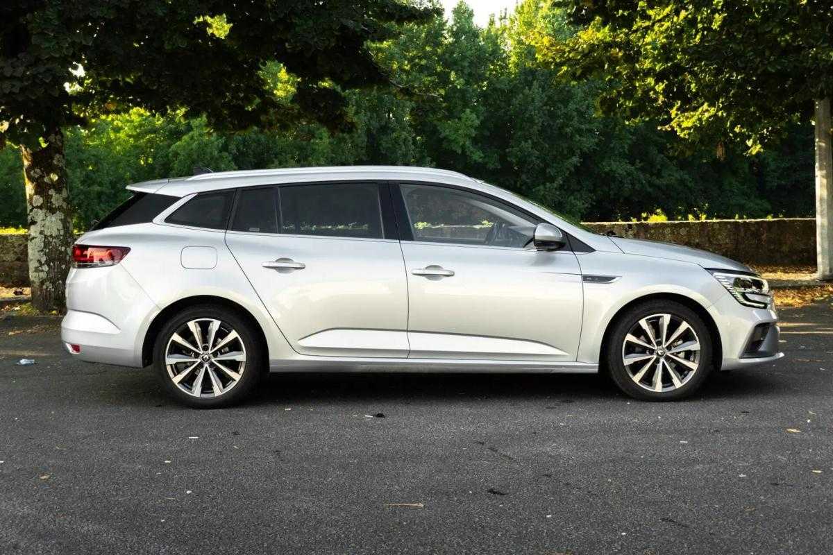 renault-megane-sport-tourer-2022-diesel-1461cc