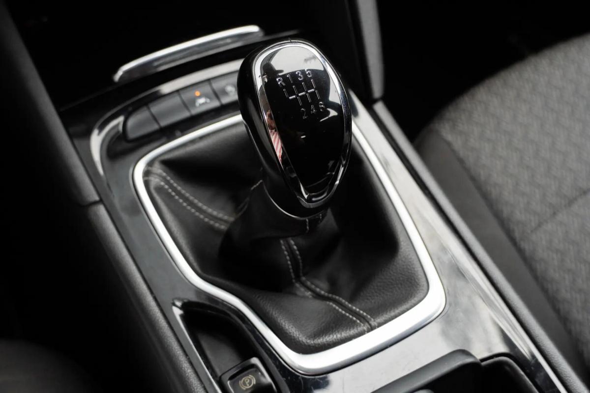 opel-insignia-sports-tourer-2019-diesel-1598cc