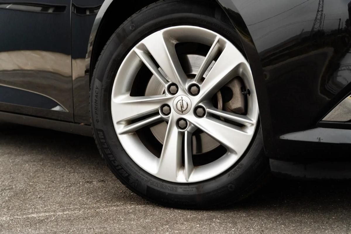 opel-insignia-sports-tourer-2019-diesel-1598cc