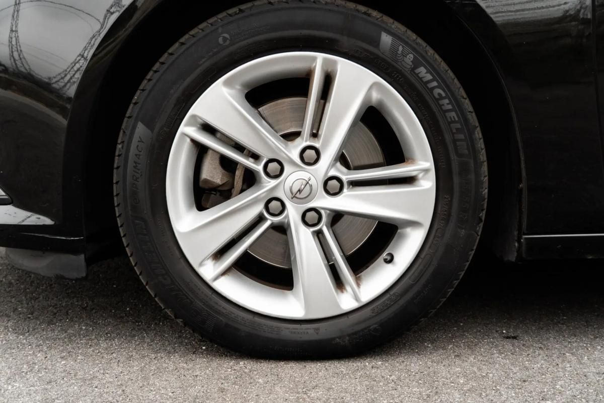 opel-insignia-sports-tourer-2019-diesel-1598cc