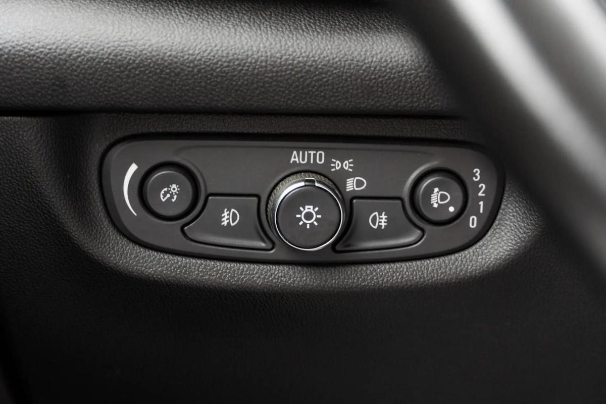 opel-insignia-sports-tourer-2019-diesel-1598cc