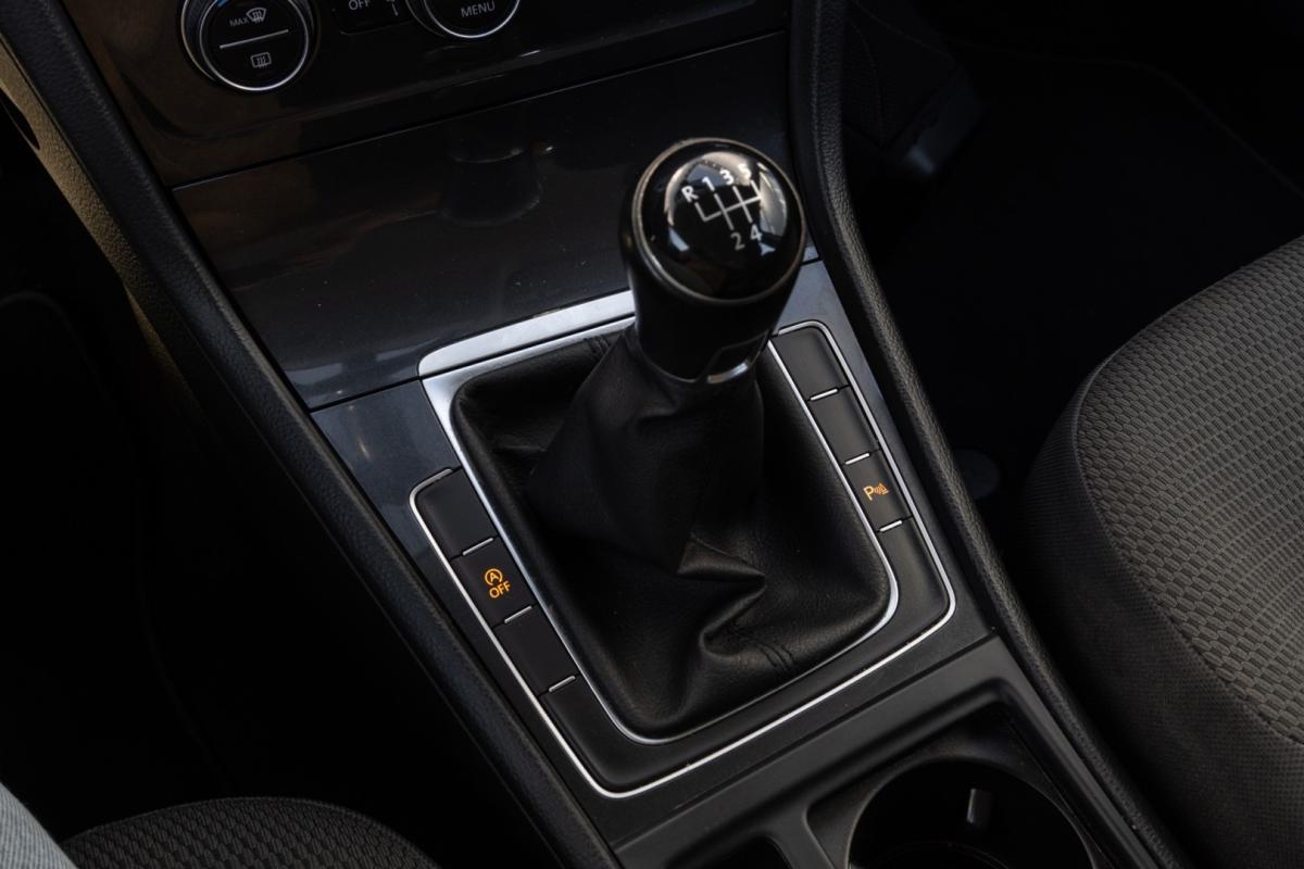 volkswagen-golf-2019-diesel-1598cc