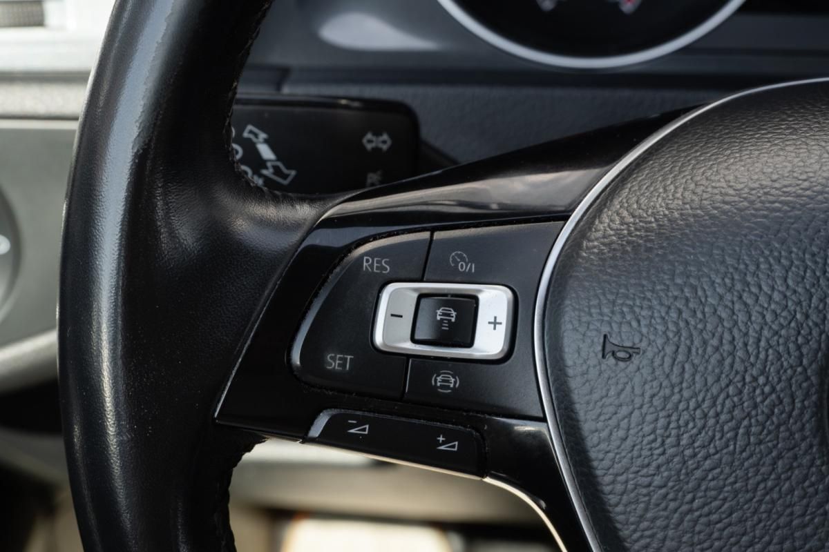 volkswagen-golf-2019-diesel-1598cc