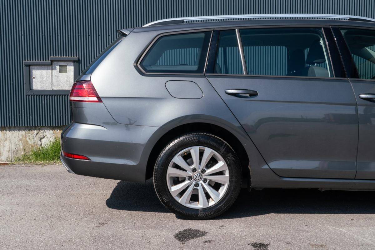 volkswagen-golf-2019-diesel-1598cc