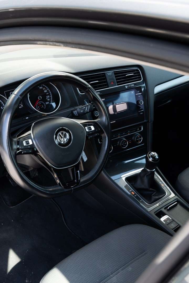 volkswagen-golf-2019-diesel-1598cc