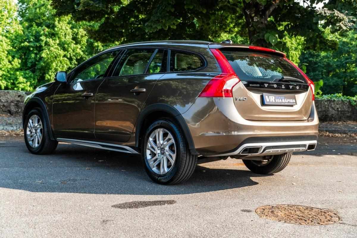 volvo-v60-cross-country-2017-diesel-1969cc