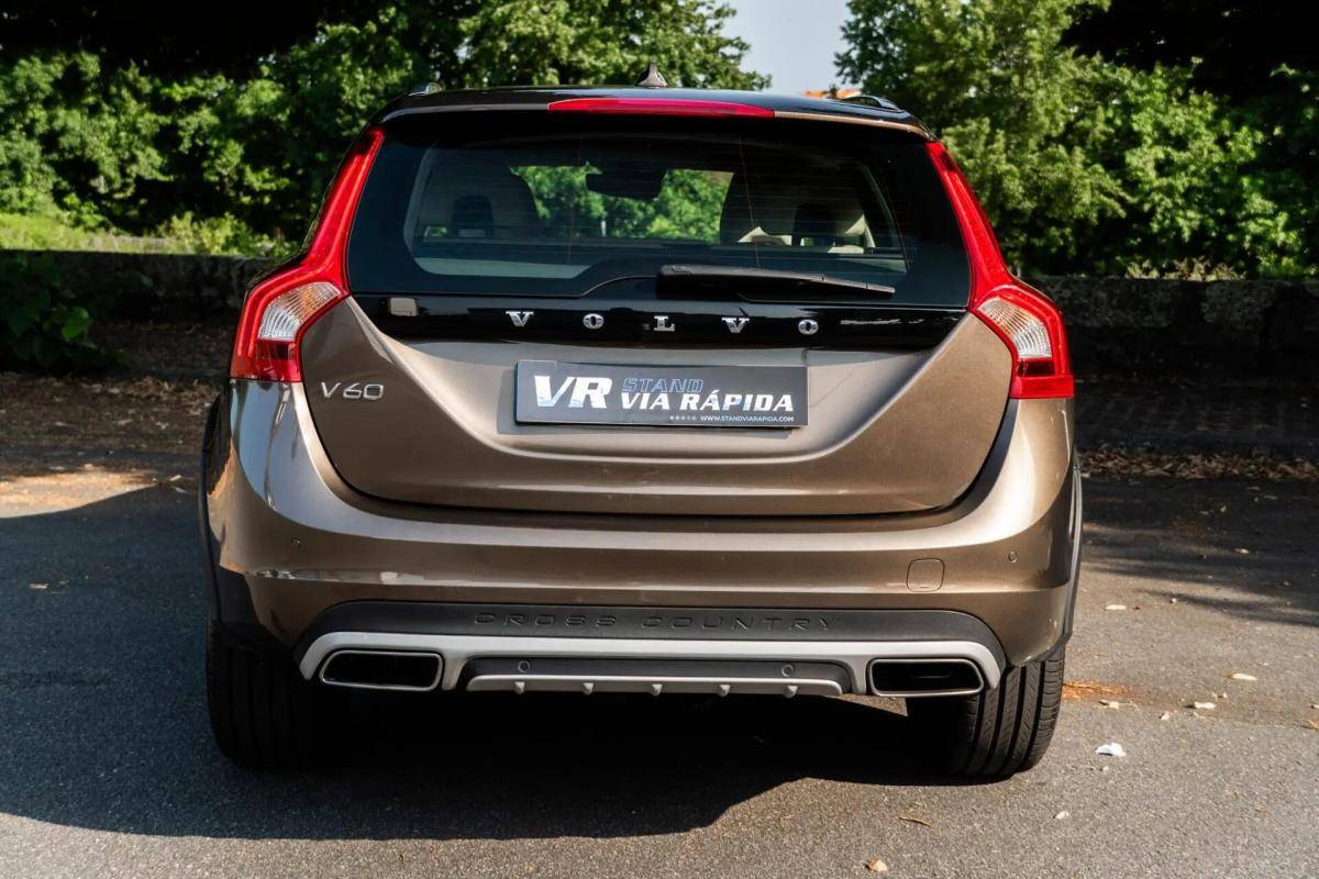 volvo-v60-cross-country-2017-diesel-1969cc