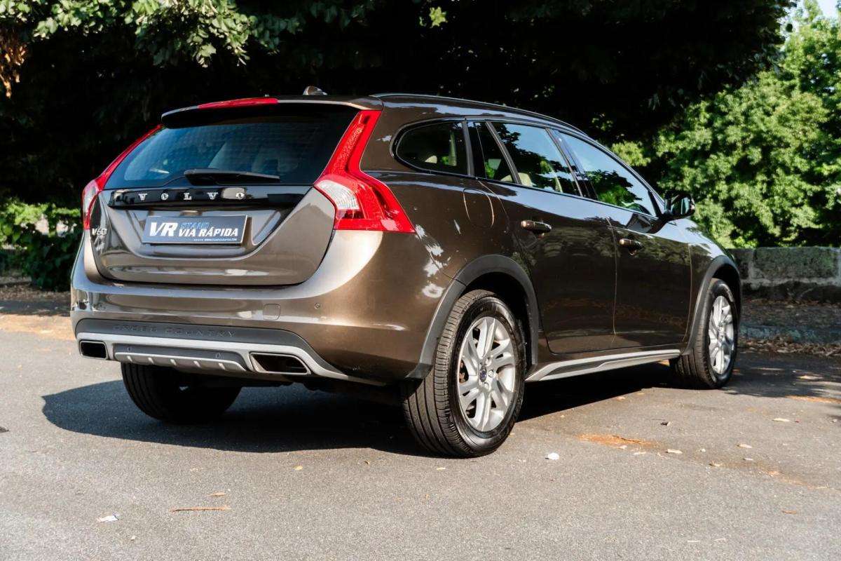 volvo-v60-cross-country-2017-diesel-1969cc