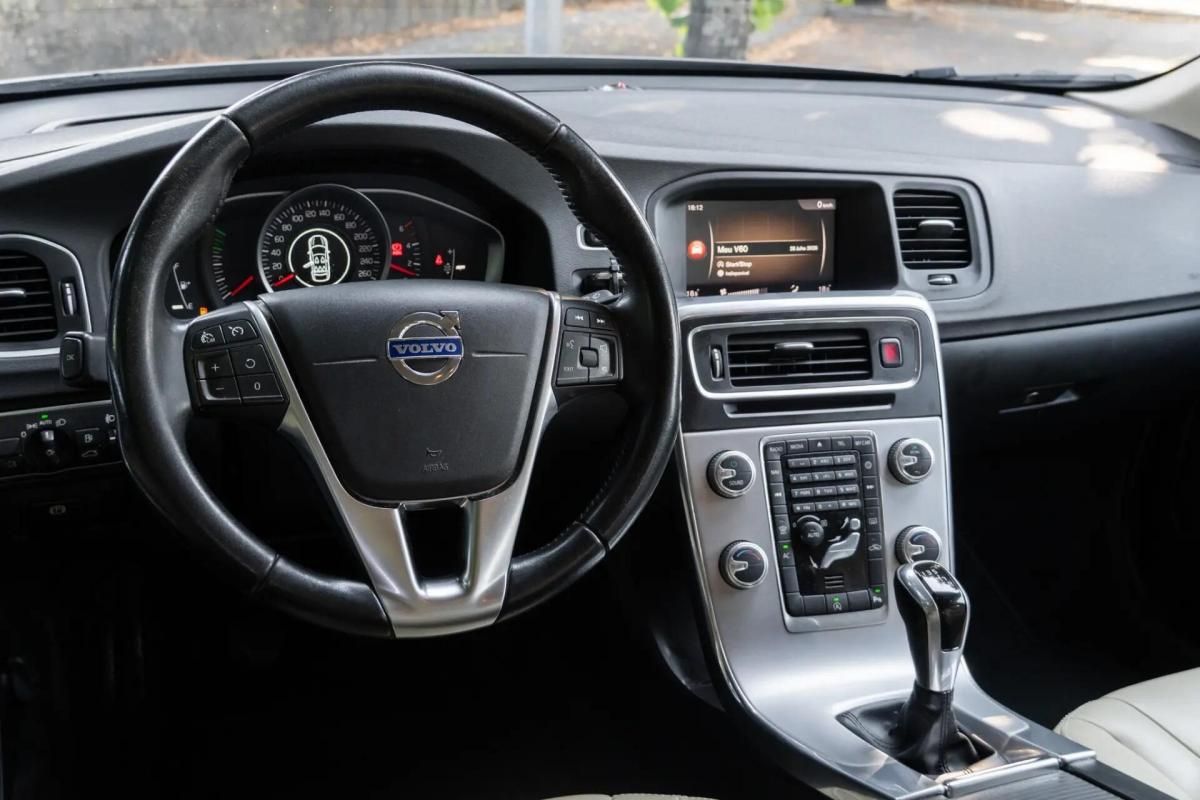volvo-v60-cross-country-2017-diesel-1969cc