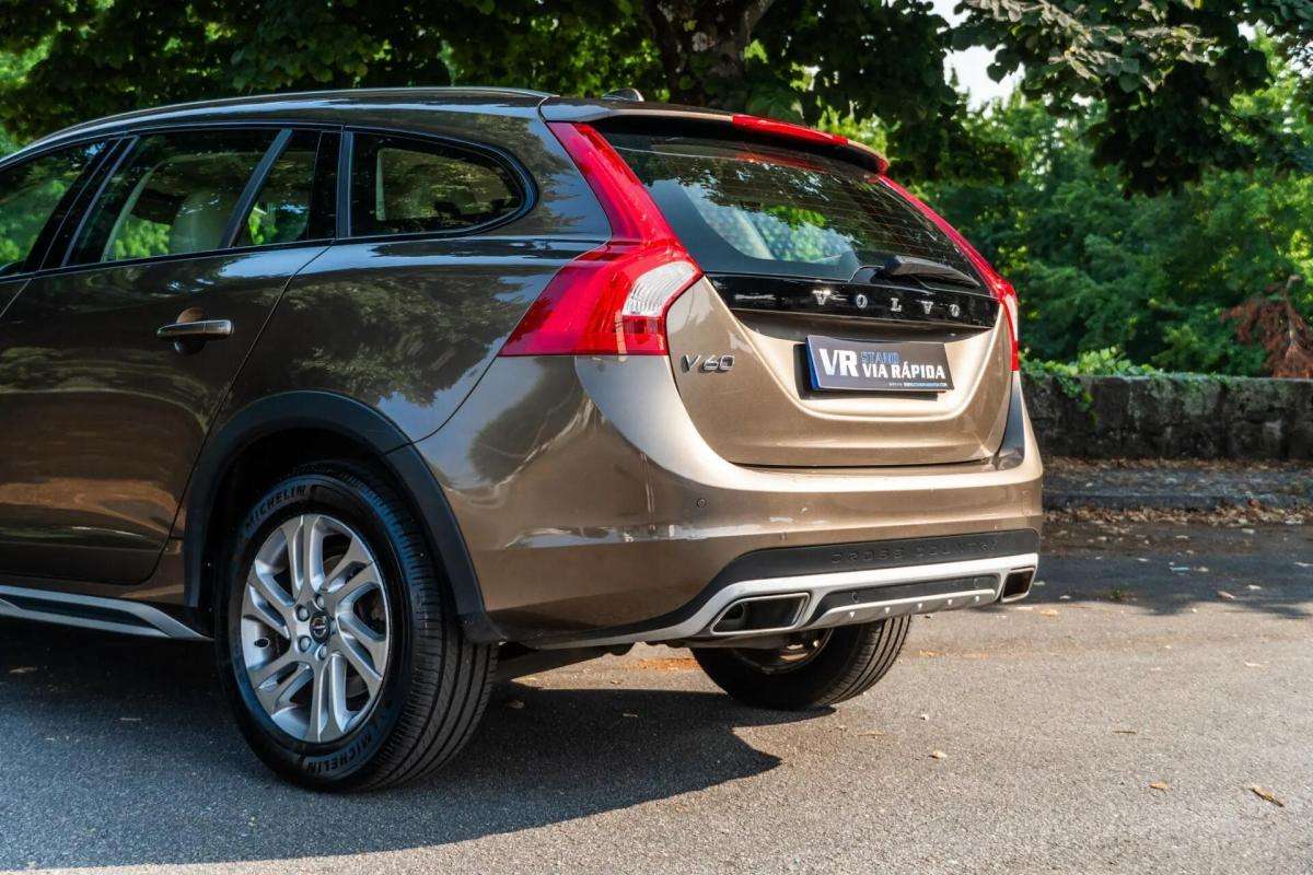 volvo-v60-cross-country-2017-diesel-1969cc
