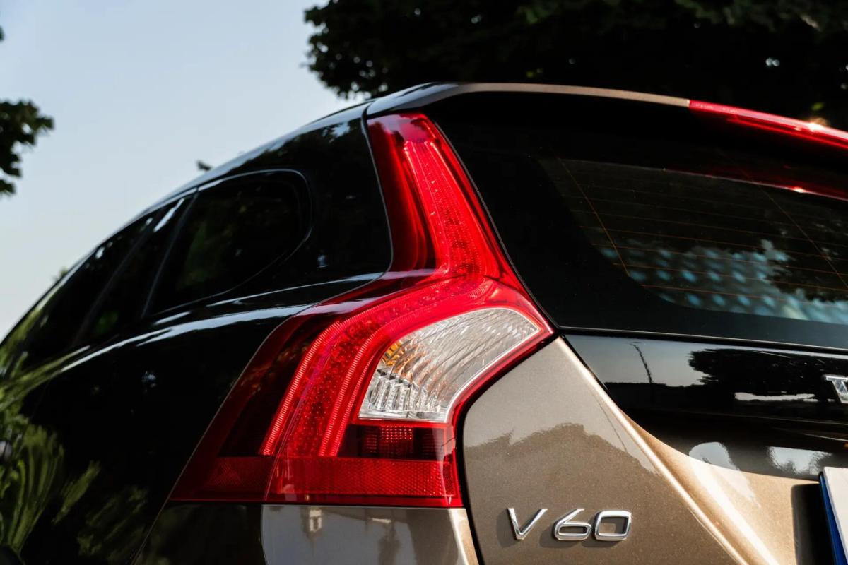 volvo-v60-cross-country-2017-diesel-1969cc