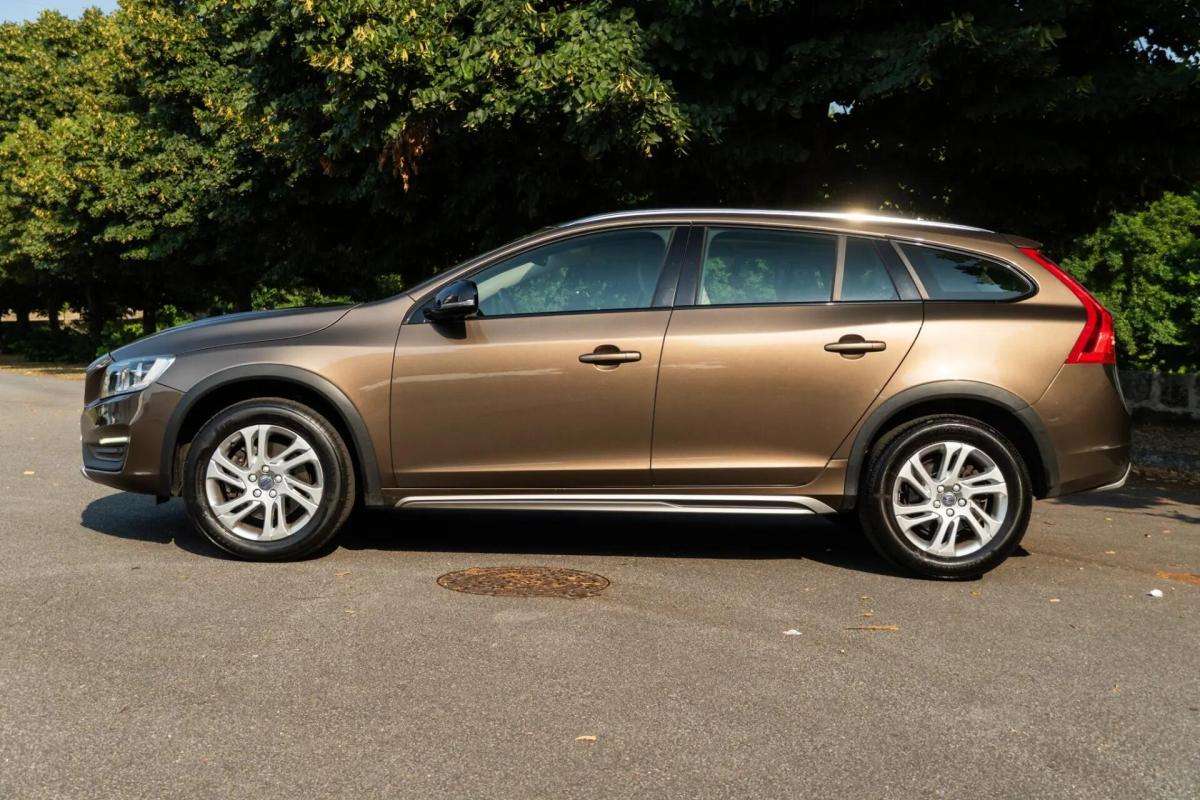 volvo-v60-cross-country-2017-diesel-1969cc