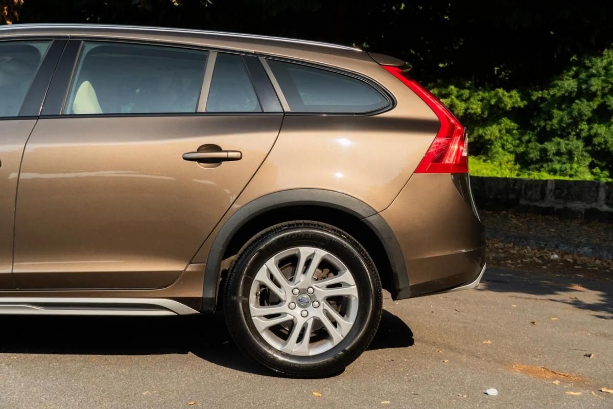 volvo-v60-cross-country-2017-diesel-1969cc