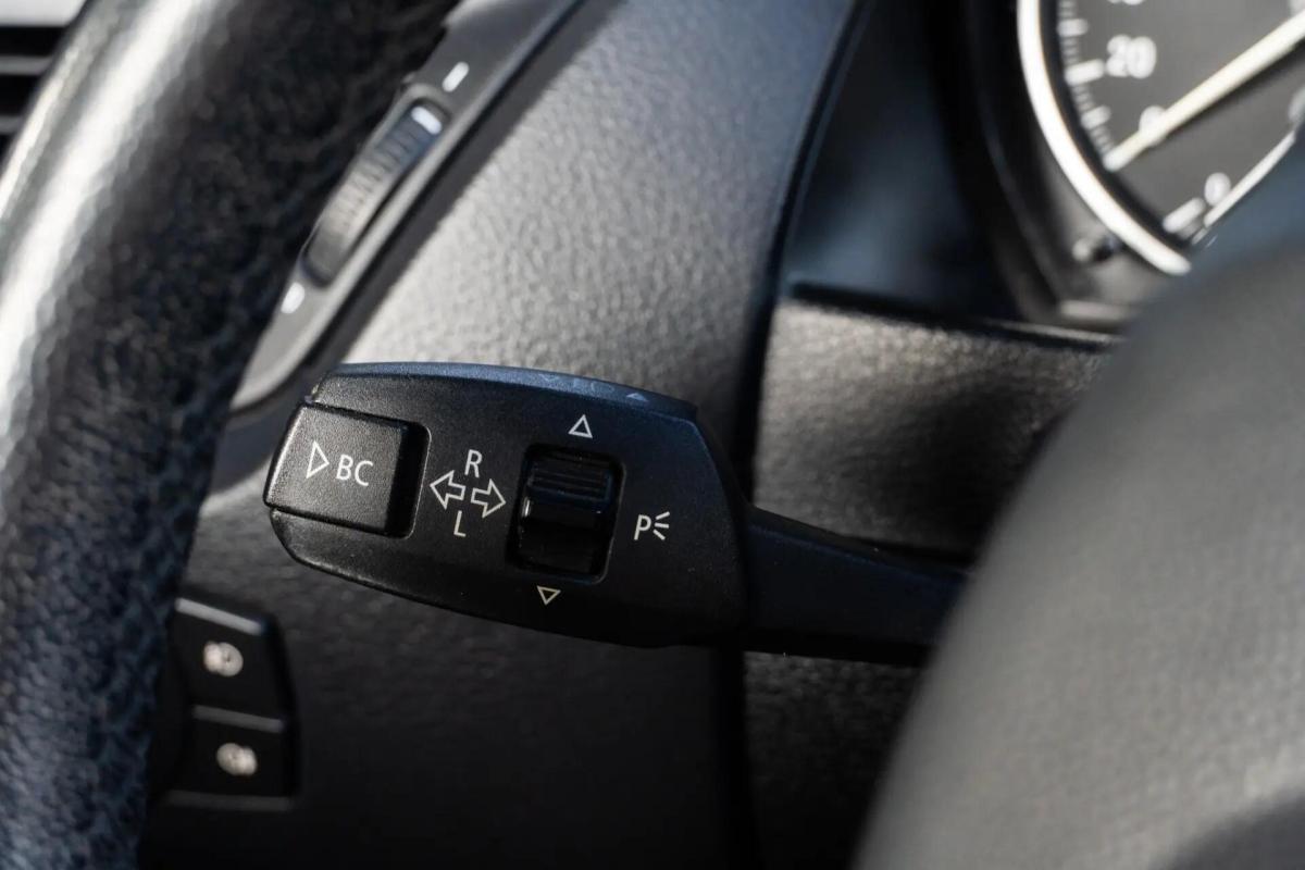 bmw-x1-sdrive20d-2010-diesel-1995cc