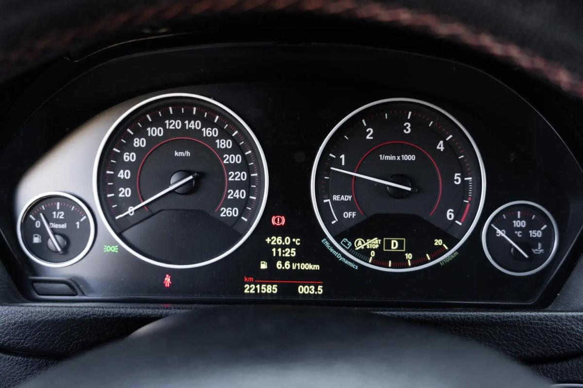 bmw-serie-3-318d-touring-2014-diesel-1995cc