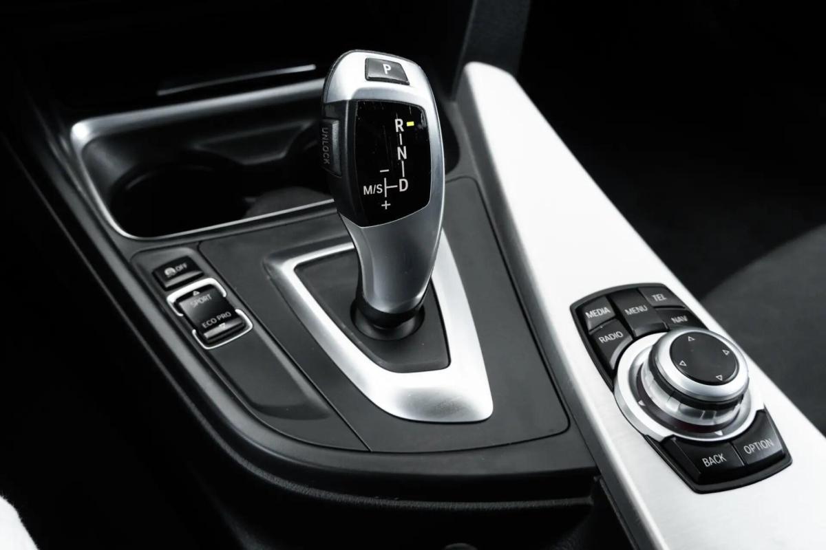 bmw-serie-3-318d-touring-2014-diesel-1995cc