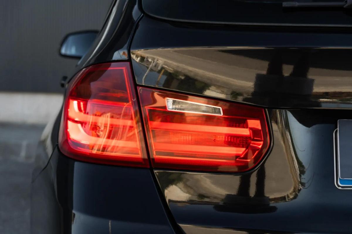 bmw-serie-3-318d-touring-2014-diesel-1995cc