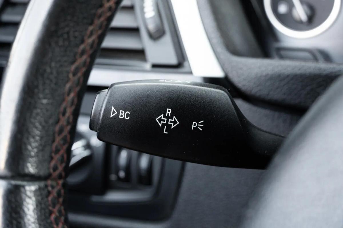 bmw-serie-3-318d-touring-2014-diesel-1995cc
