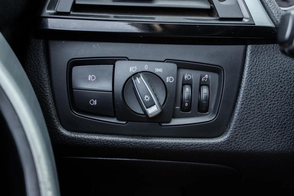 bmw-serie-3-318d-touring-2014-diesel-1995cc