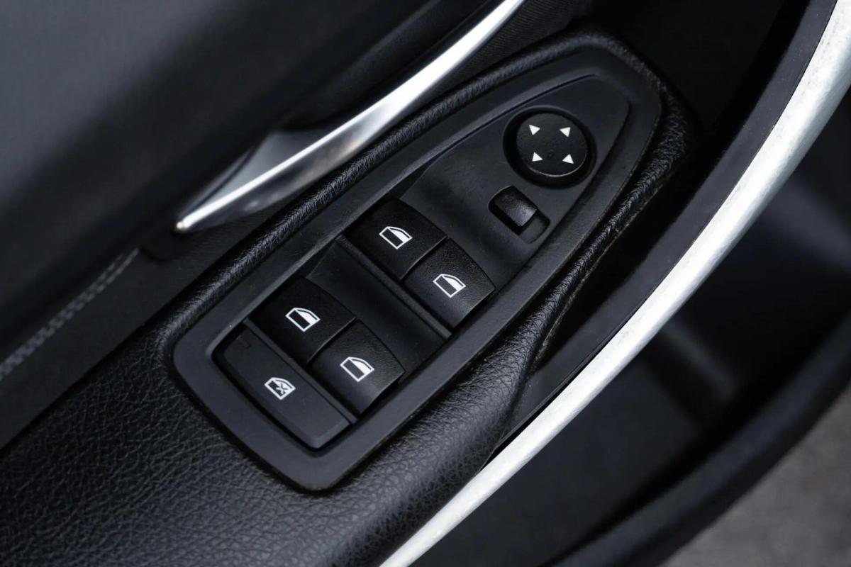 bmw-serie-3-318d-touring-2014-diesel-1995cc