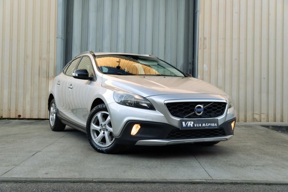volvo-v40-cross-country-2014-diesel-1560cc