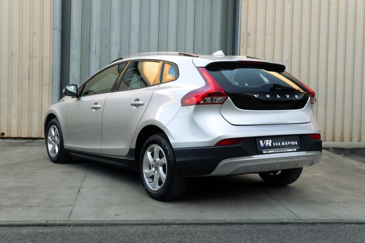volvo-v40-cross-country-2014-diesel-1560cc