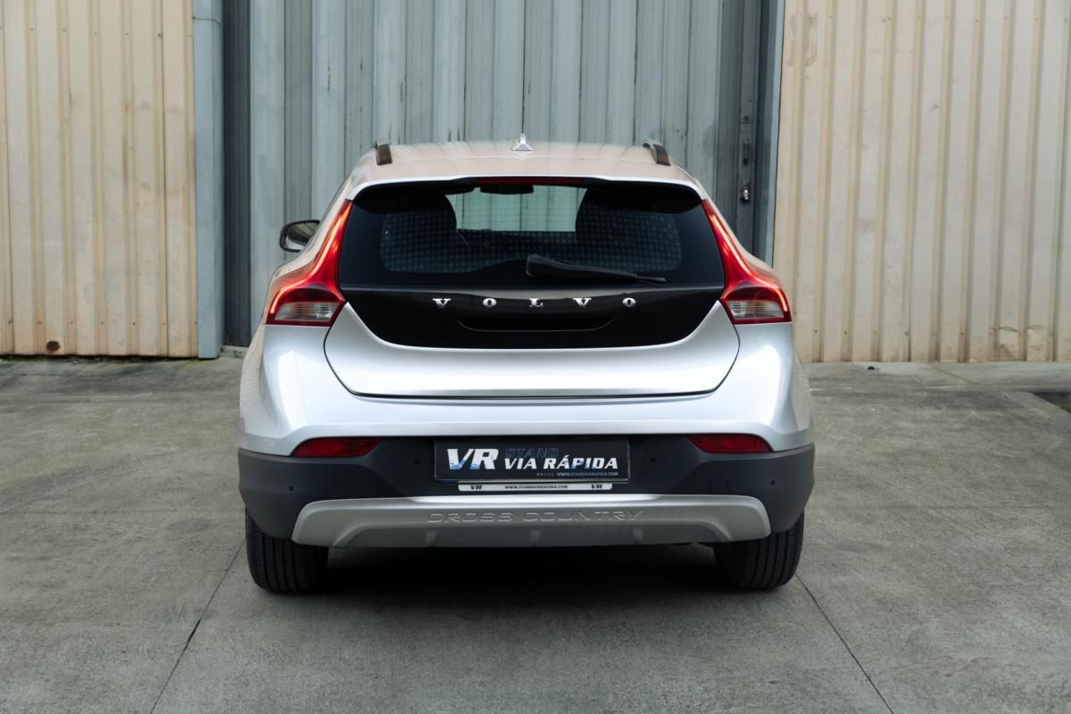 volvo-v40-cross-country-2014-diesel-1560cc