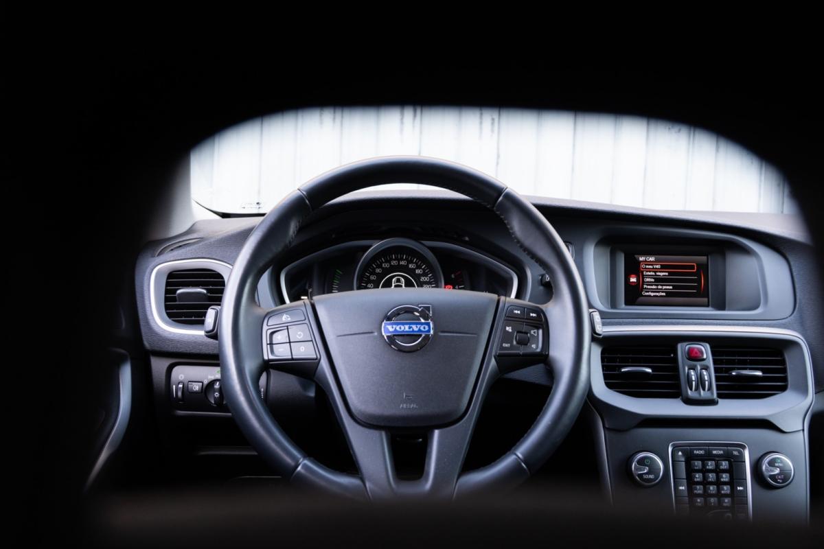 volvo-v40-cross-country-2014-diesel-1560cc