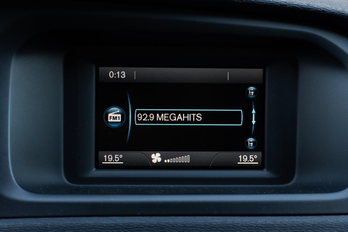 volvo-v40-cross-country-2014-diesel-1560cc