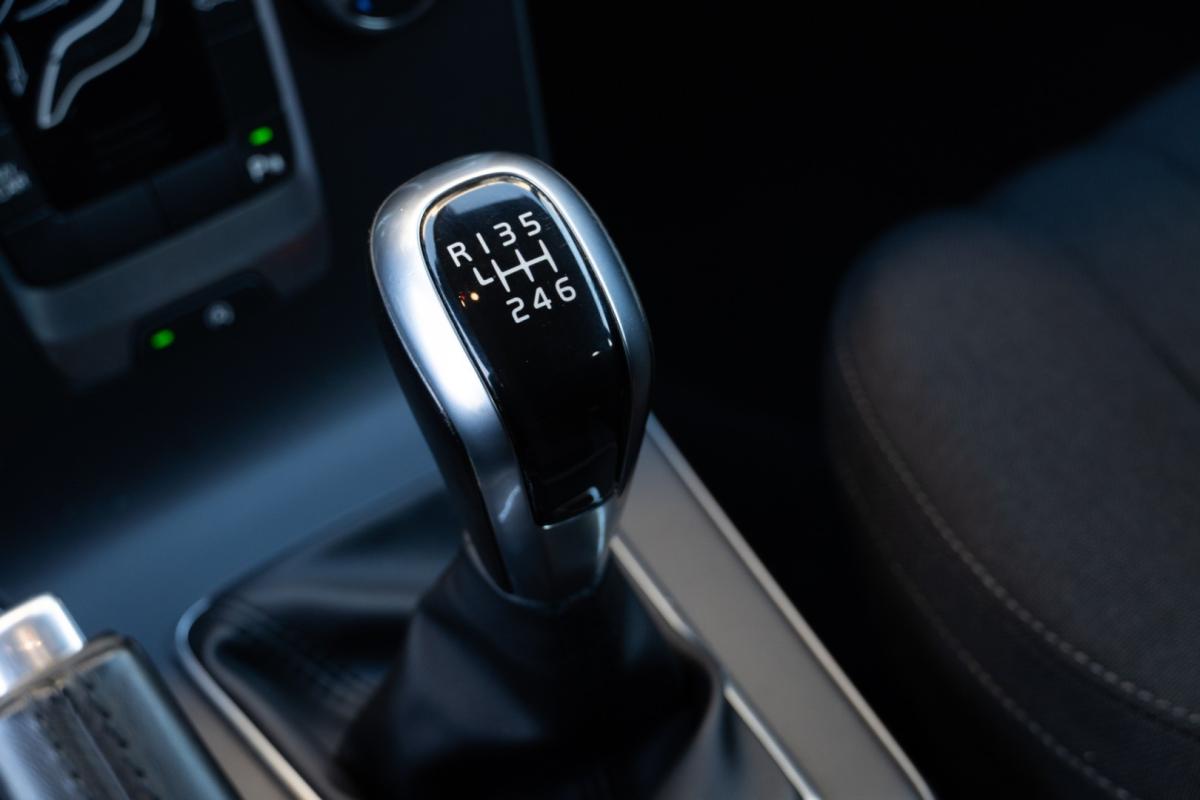 volvo-v40-cross-country-2014-diesel-1560cc