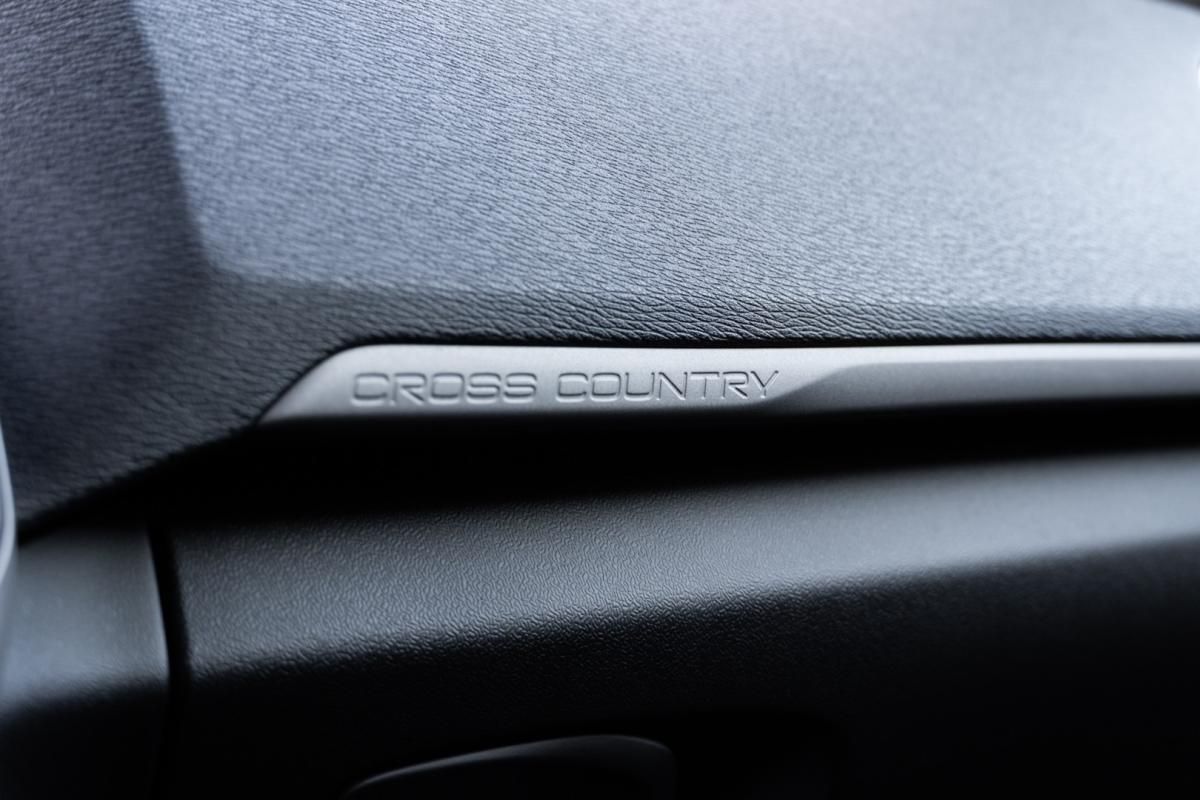 volvo-v40-cross-country-2014-diesel-1560cc
