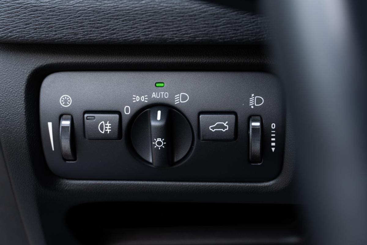 volvo-v40-cross-country-2014-diesel-1560cc