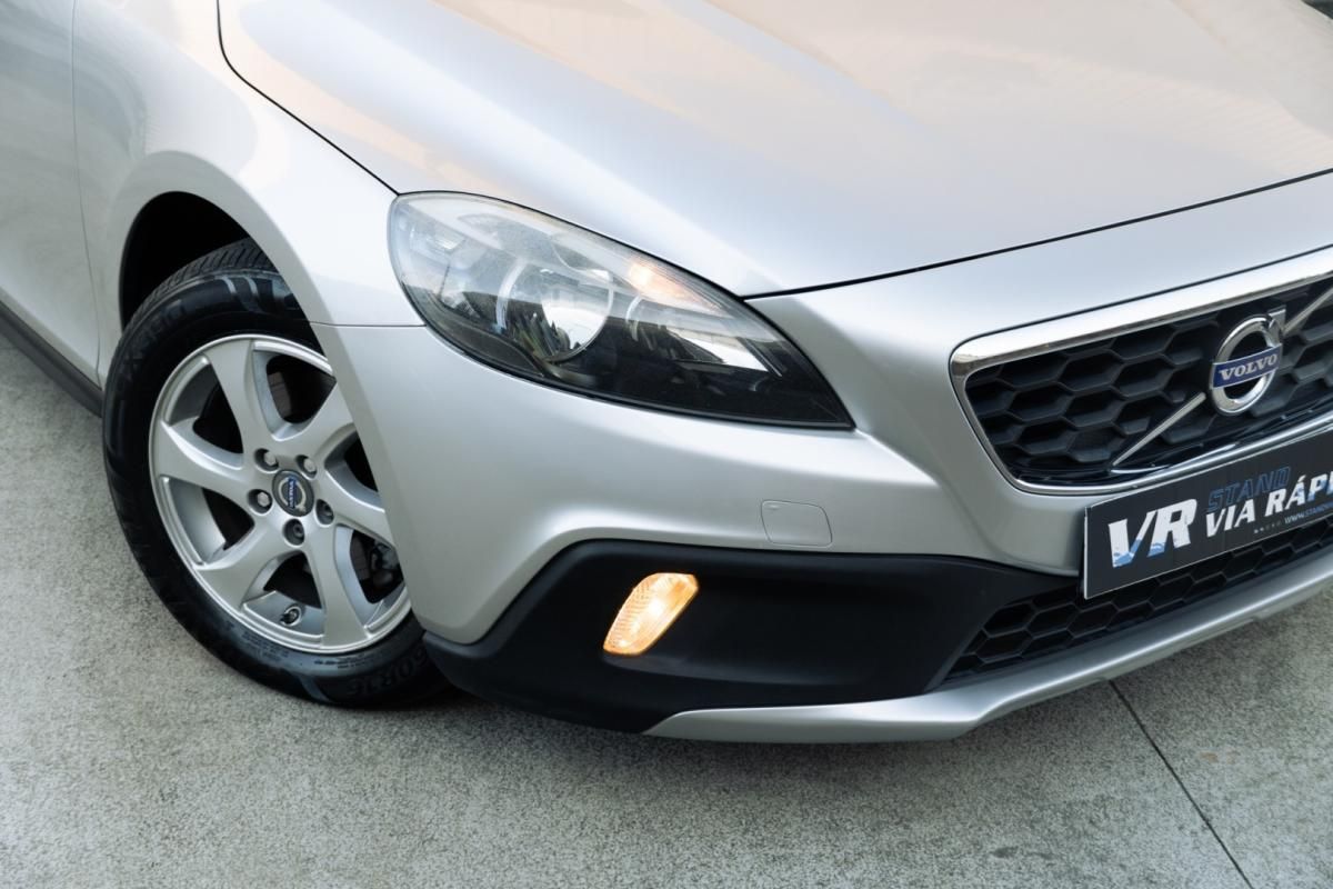 volvo-v40-cross-country-2014-diesel-1560cc