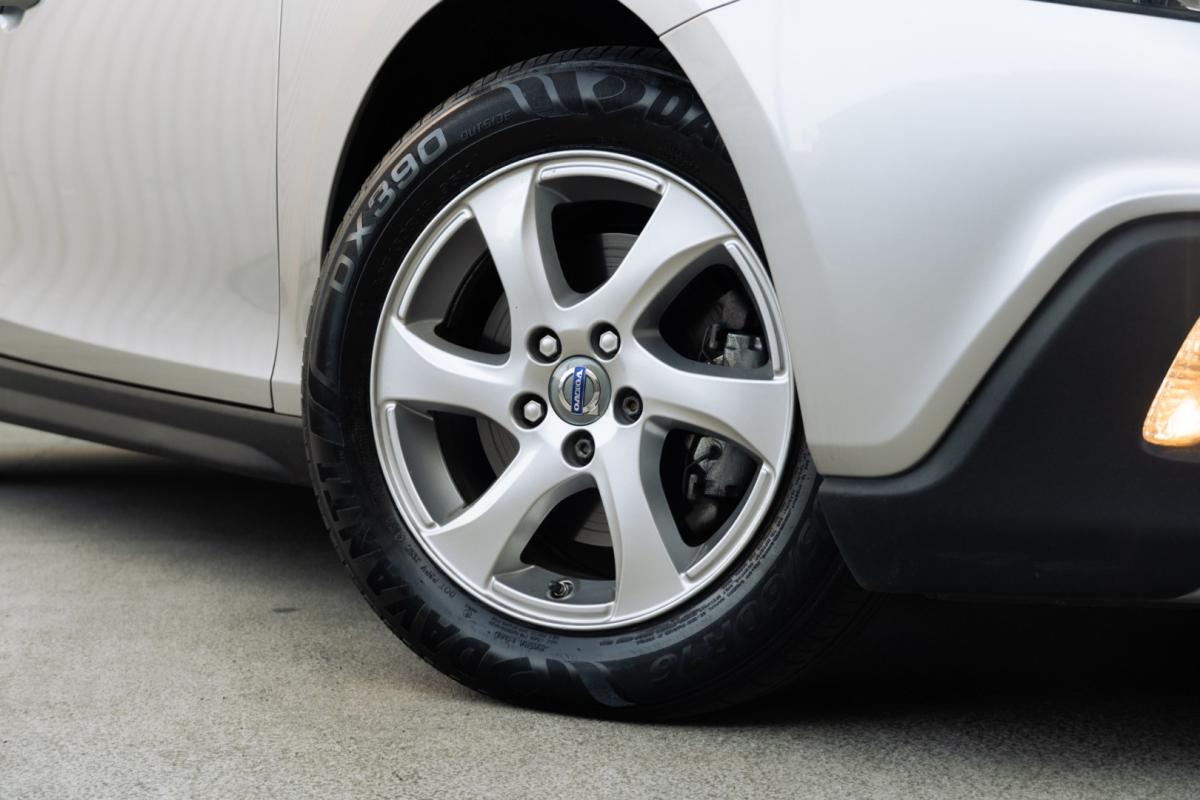 volvo-v40-cross-country-2014-diesel-1560cc