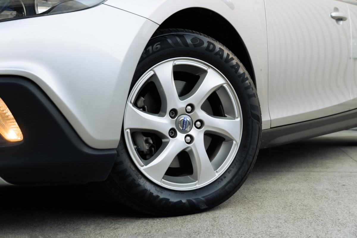 volvo-v40-cross-country-2014-diesel-1560cc