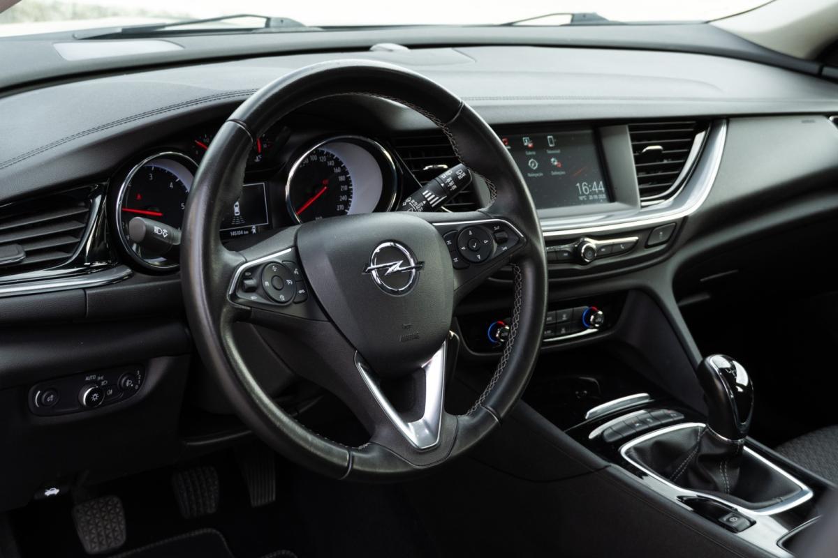 opel-insignia-sports-tourer-2019-diesel-1598cc