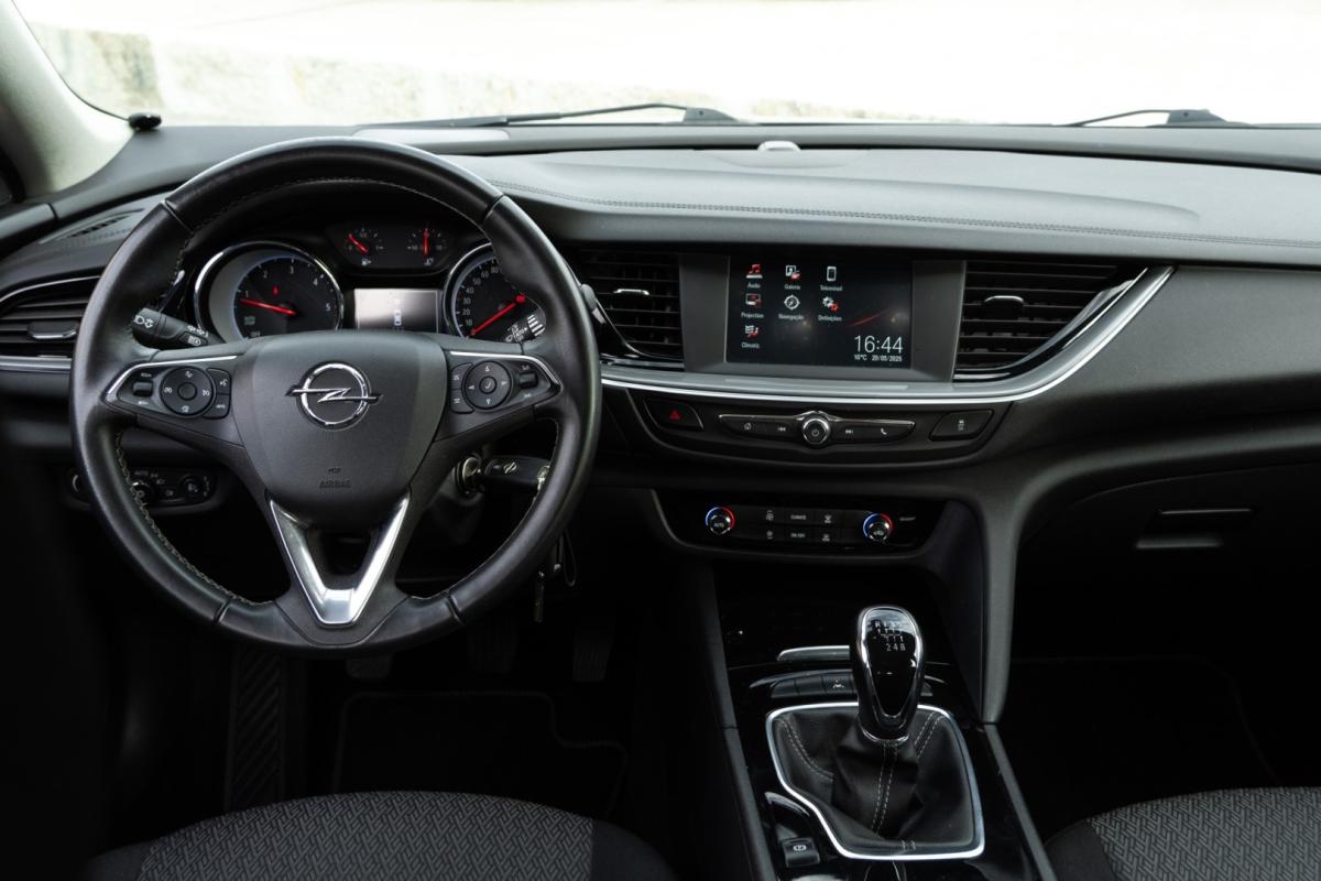 opel-insignia-sports-tourer-2019-diesel-1598cc
