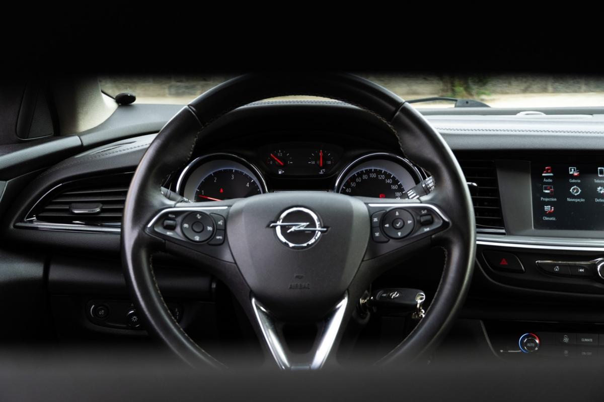 opel-insignia-sports-tourer-2019-diesel-1598cc
