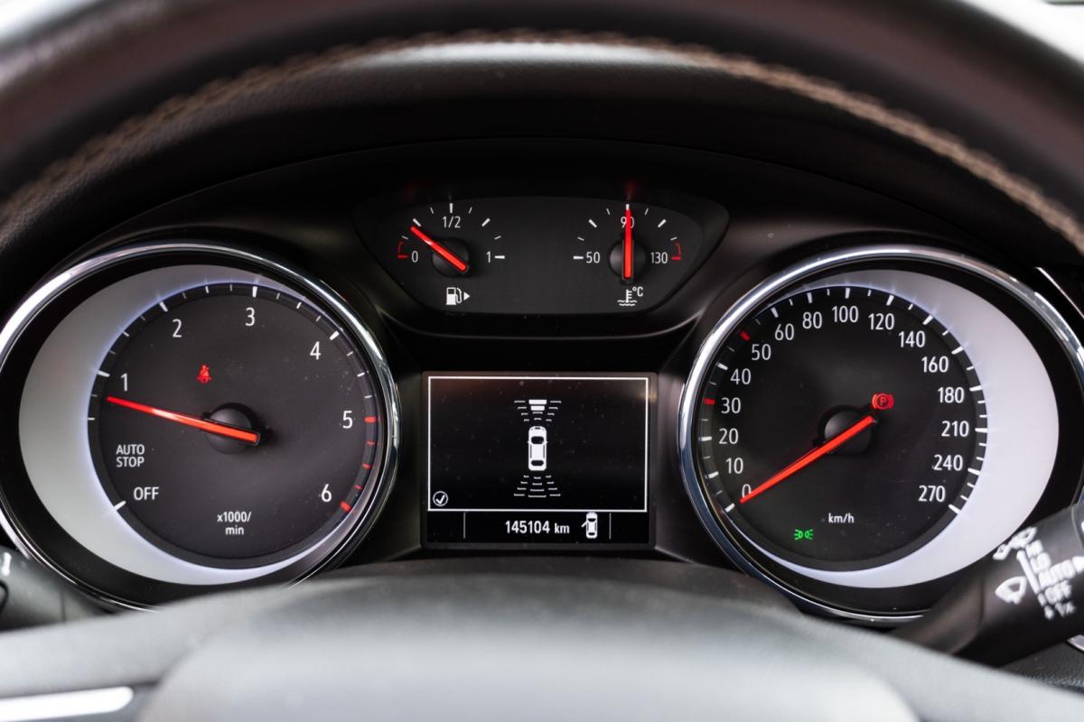 opel-insignia-sports-tourer-2019-diesel-1598cc
