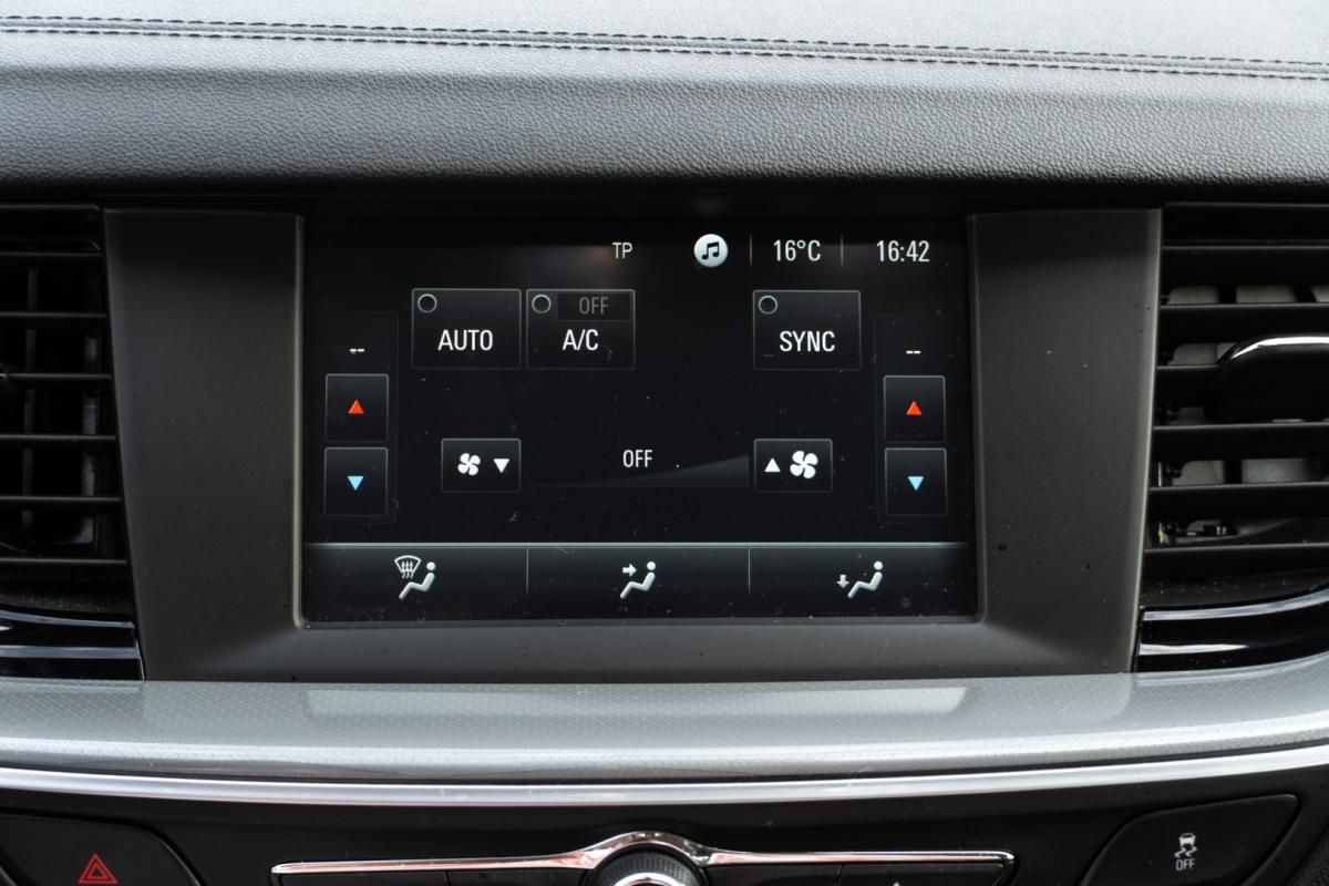 opel-insignia-sports-tourer-2019-diesel-1598cc