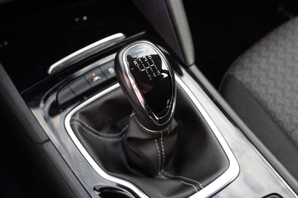 opel-insignia-sports-tourer-2019-diesel-1598cc