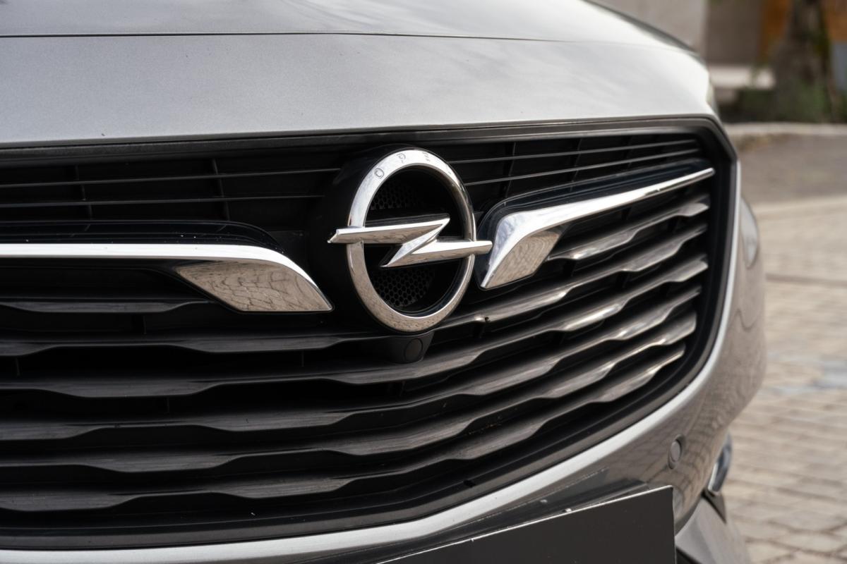 opel-insignia-sports-tourer-2019-diesel-1598cc