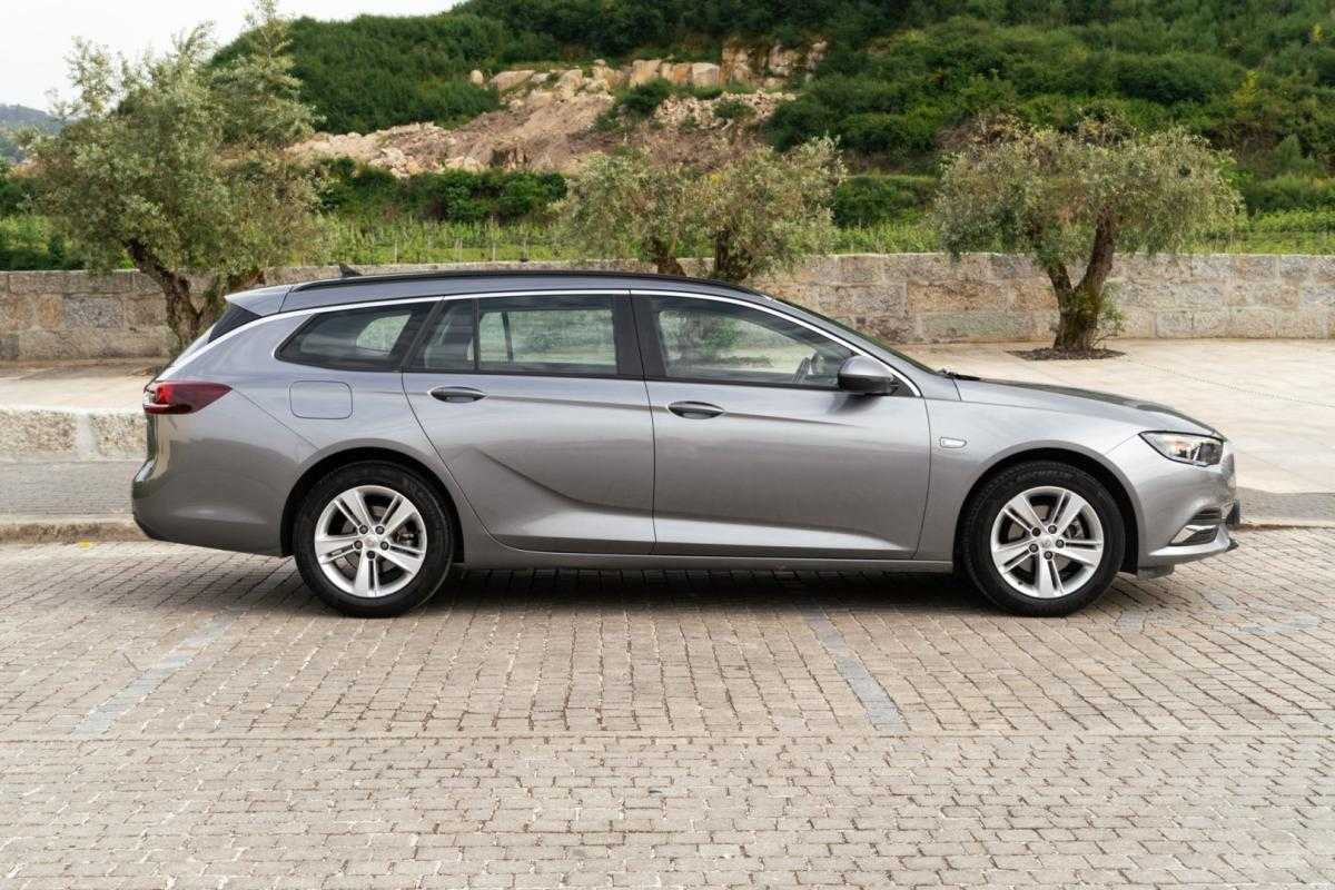 opel-insignia-sports-tourer-2019-diesel-1598cc