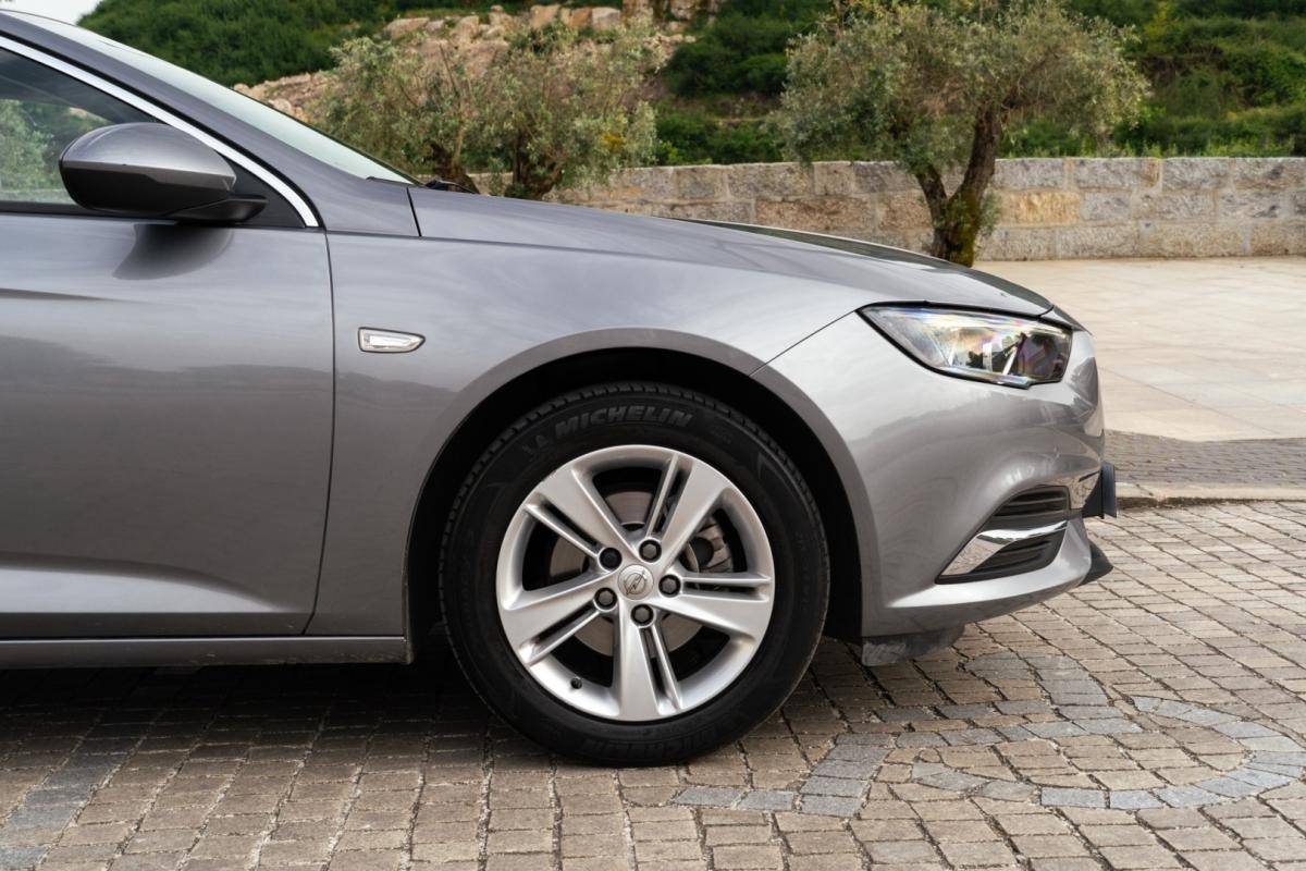 opel-insignia-sports-tourer-2019-diesel-1598cc
